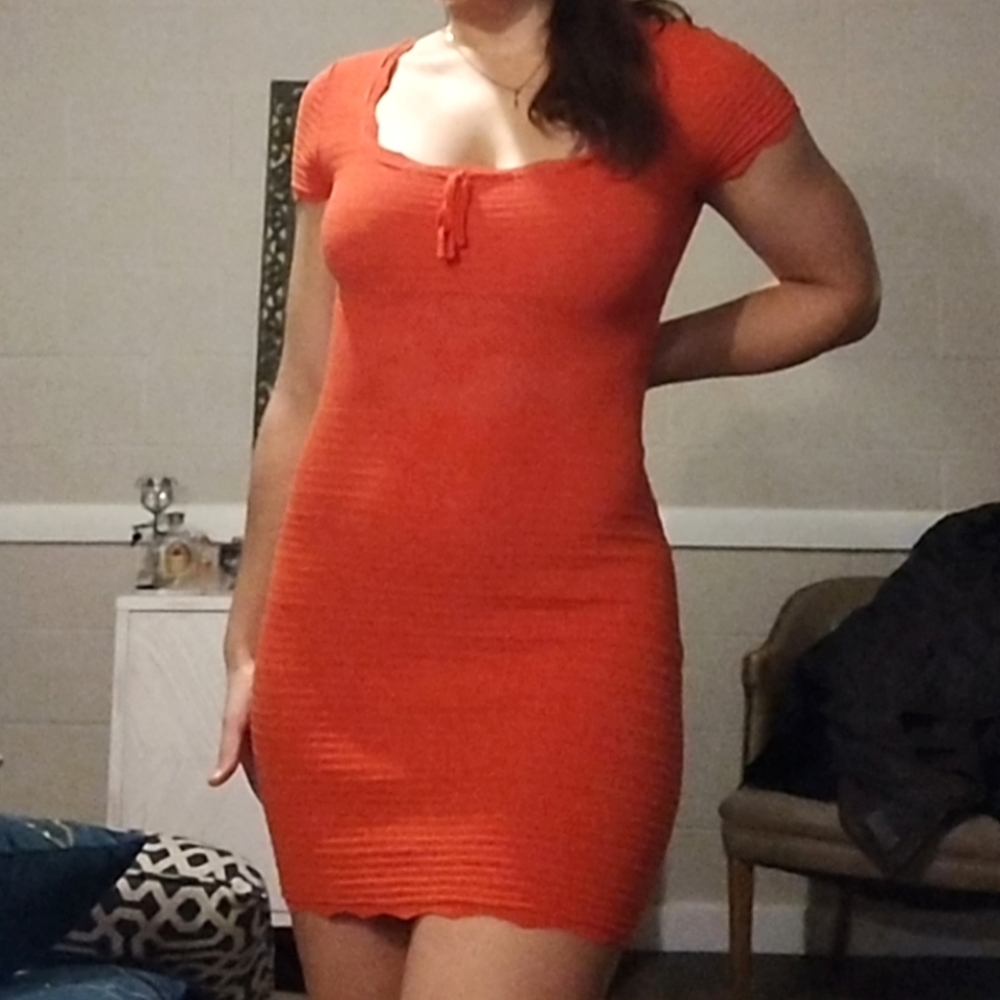 Orange vintage mini dress. Super flattering and cute for fall!